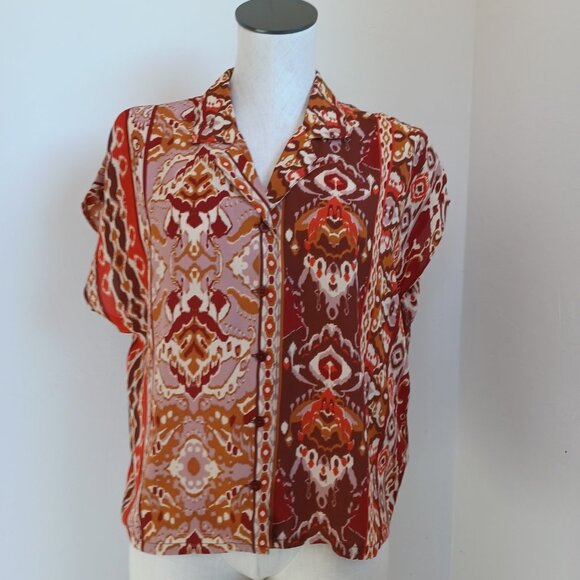 Cupcakes & Cashmere Top Ikat Aztec Print Short Sleeve Camp Shirt Womens Medium - Picture 2 of 15
